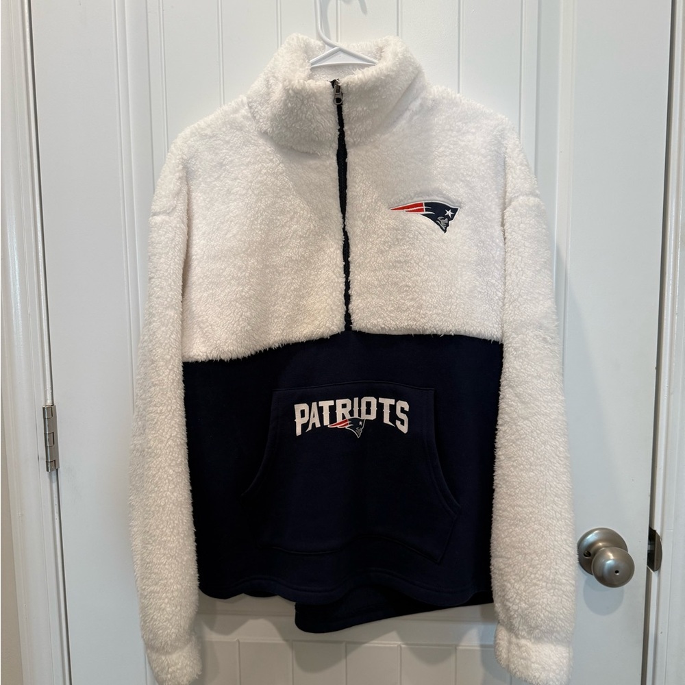 New England Patriots • Women’s M • Quarter Zip Jacket • Sherpa • White Navy Logo